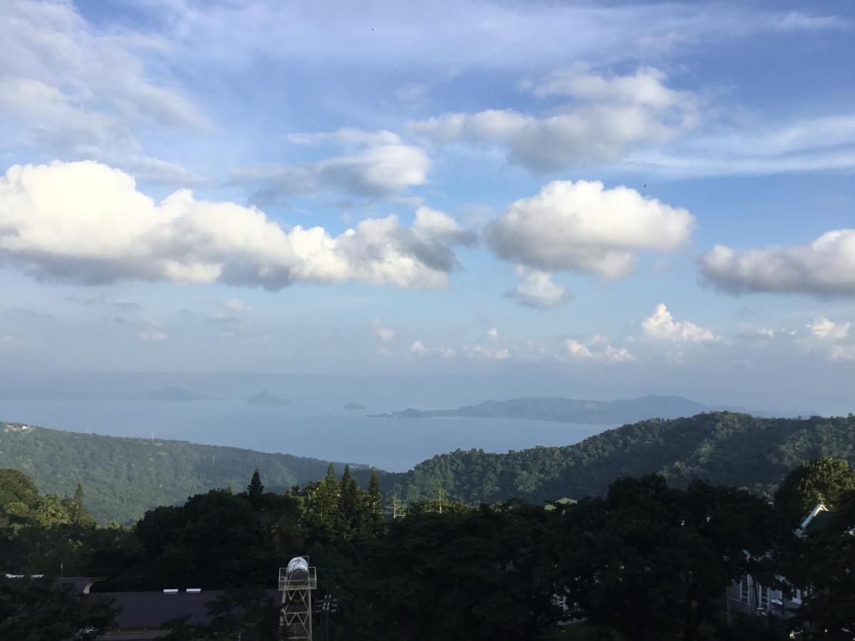 Condominium With Swimming Pool And Viewing Deck Tagaytay City Exterior foto