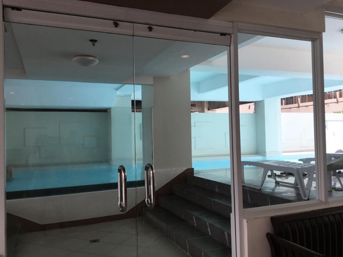 Condominium With Swimming Pool And Viewing Deck Tagaytay City Exterior foto